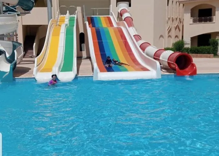 Üdülőközpont Laserina Palm For Families Only Ground Floor With Big Garden (adults Only)